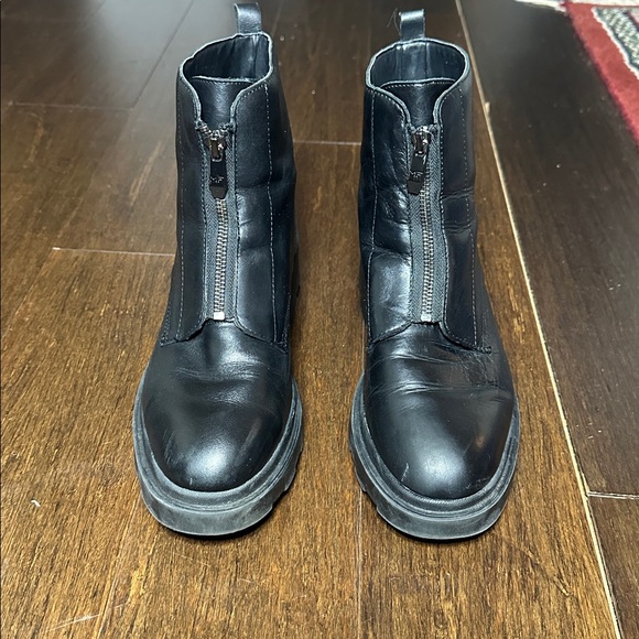 Marc Fisher Ltd Women Paralee Black Leather Ankle Boot Zip Lug Sole 10 - Picture 3 of 15